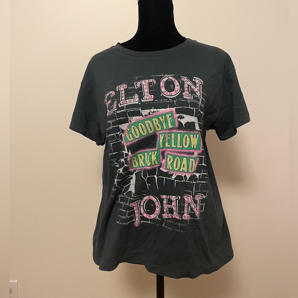 Daydreamer Elton John Goodbye Yellow Brick Road Tee NWT - Picture 5 of 9